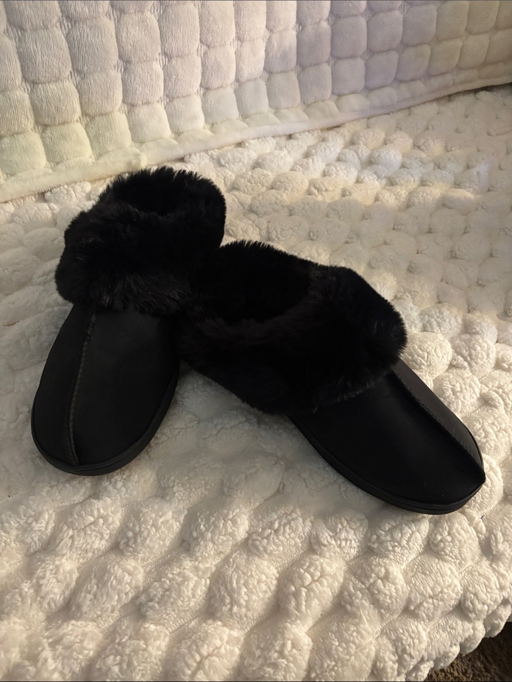 Lauren Conrad Black Faux Fur Slippers Like New